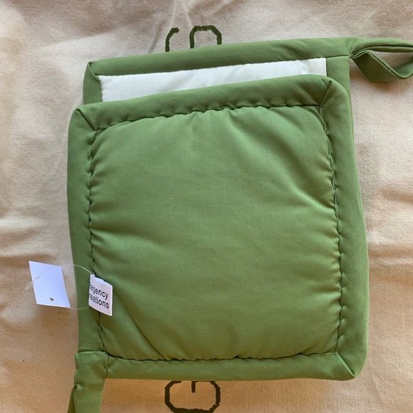 Hawaiian Embroidered Pot Holders - Green and White Set of 2 - Picture 2 of 2